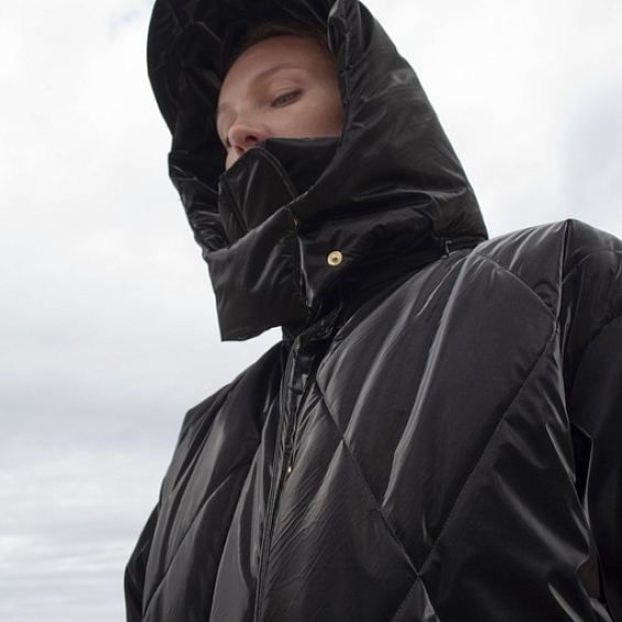 Как уменьшить оверсайз объем теплой куртки Total Black? 